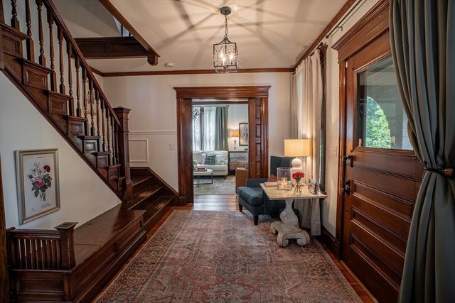 37 Pineywoods Ave, Springfield, MA 01108