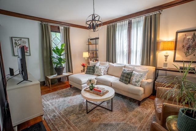 37 Pineywoods Ave, Springfield, MA 01108
