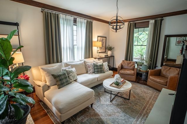 37 Pineywoods Ave, Springfield, MA 01108