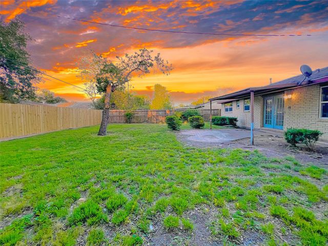 3802 Simsbrook Drive, Houston, TX 77045