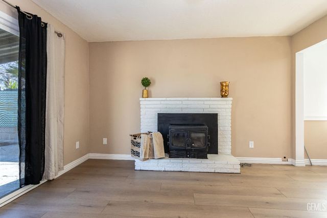 2316 Sandpiper Road, Bakersfield, CA 93309