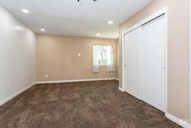 2316 Sandpiper Road, Bakersfield, CA 93309