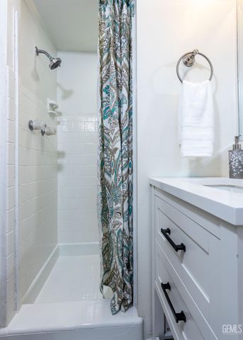 2316 Sandpiper Road, Bakersfield, CA 93309