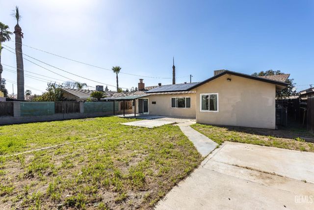 2316 Sandpiper Road, Bakersfield, CA 93309