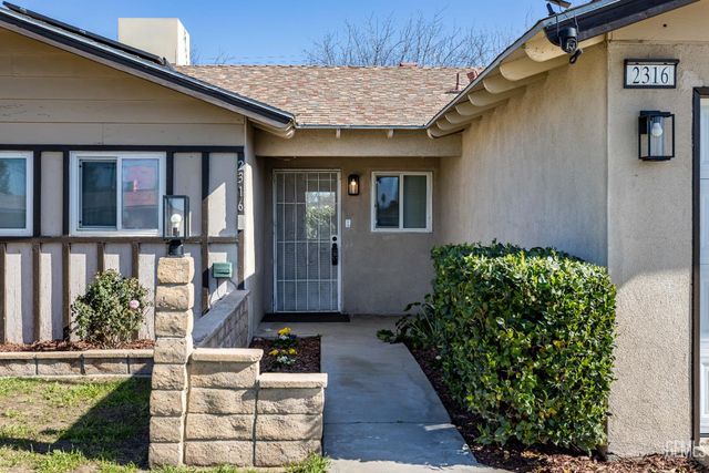 2316 Sandpiper Road, Bakersfield, CA 93309