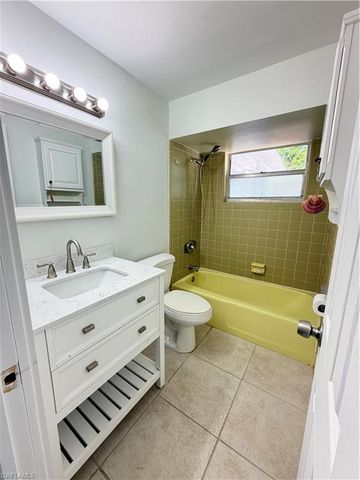 1781 Smugglers CV B, Naples, FL 34112