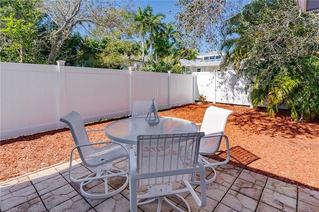 1781 Smugglers CV B, Naples, FL 34112
