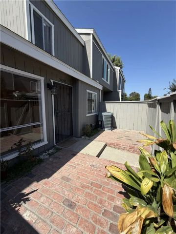 2720 W Segerstrom C, Santa Ana, CA 92704