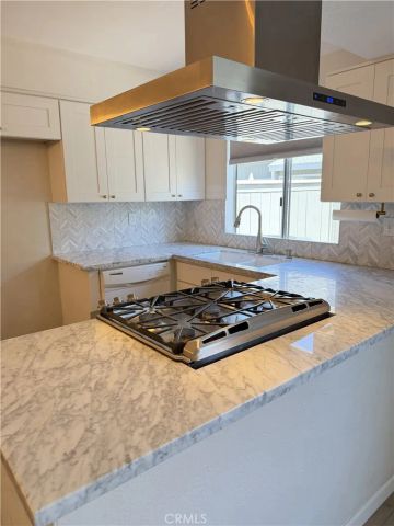 2720 W Segerstrom C, Santa Ana, CA 92704