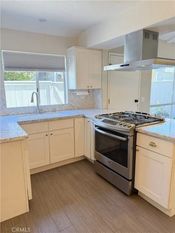2720 W Segerstrom C, Santa Ana, CA 92704