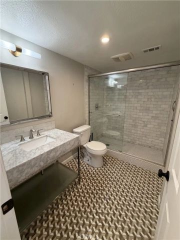 2720 W Segerstrom C, Santa Ana, CA 92704