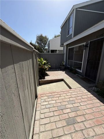 2720 W Segerstrom C, Santa Ana, CA 92704