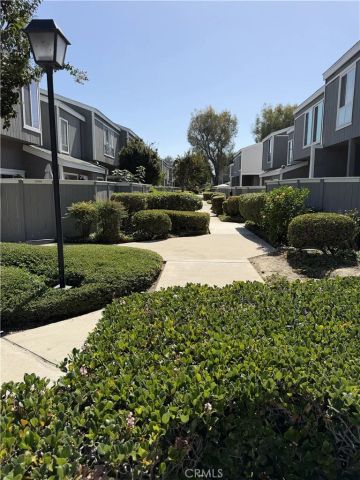 2720 W Segerstrom C, Santa Ana, CA 92704
