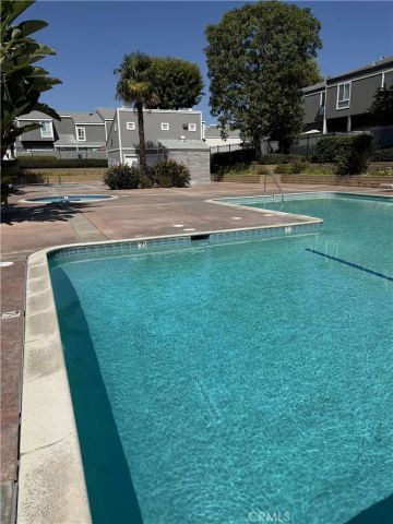 2720 W Segerstrom C, Santa Ana, CA 92704