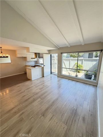 2720 W Segerstrom C, Santa Ana, CA 92704
