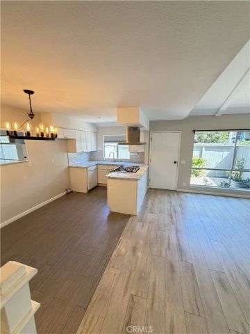 2720 W Segerstrom C, Santa Ana, CA 92704