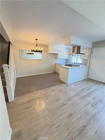 2720 W Segerstrom C, Santa Ana, CA 92704