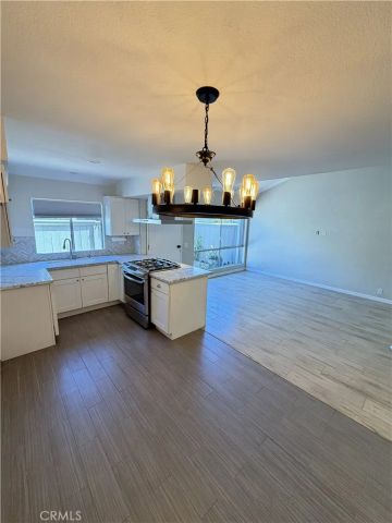 2720 W Segerstrom C, Santa Ana, CA 92704