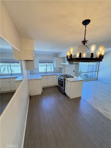 2720 W Segerstrom C, Santa Ana, CA 92704