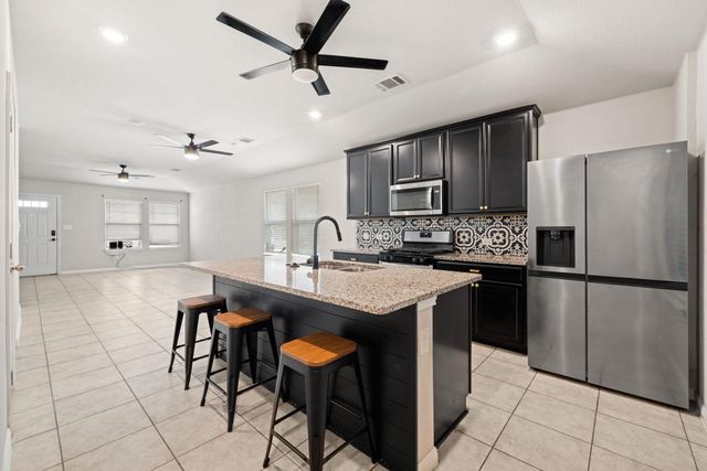 202 Low Bramble DR, Hutto, TX 78634