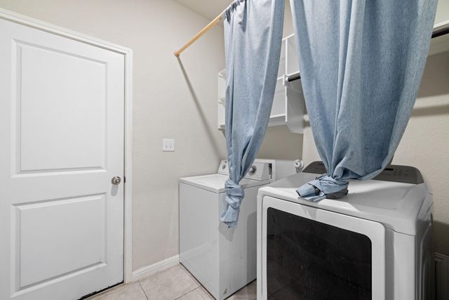 202 Low Bramble DR, Hutto, TX 78634