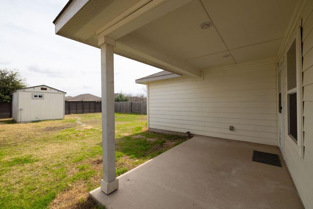 202 Low Bramble DR, Hutto, TX 78634