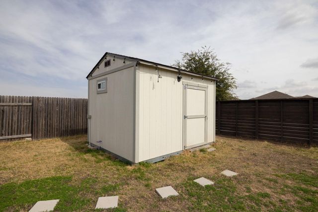 202 Low Bramble DR, Hutto, TX 78634