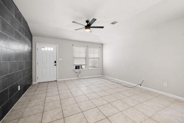 202 Low Bramble DR, Hutto, TX 78634