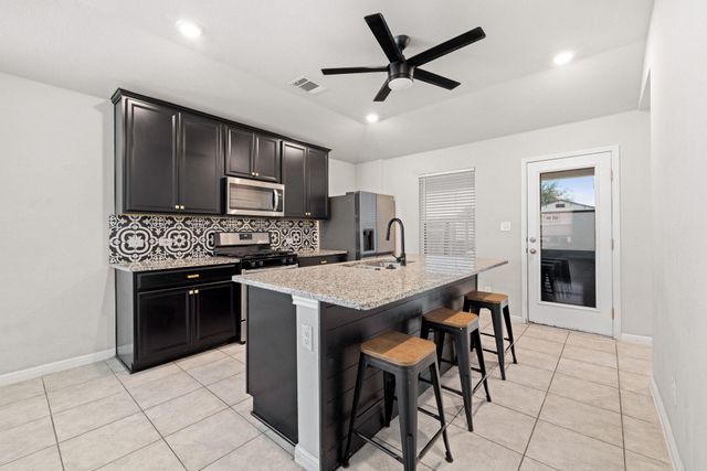 202 Low Bramble DR, Hutto, TX 78634