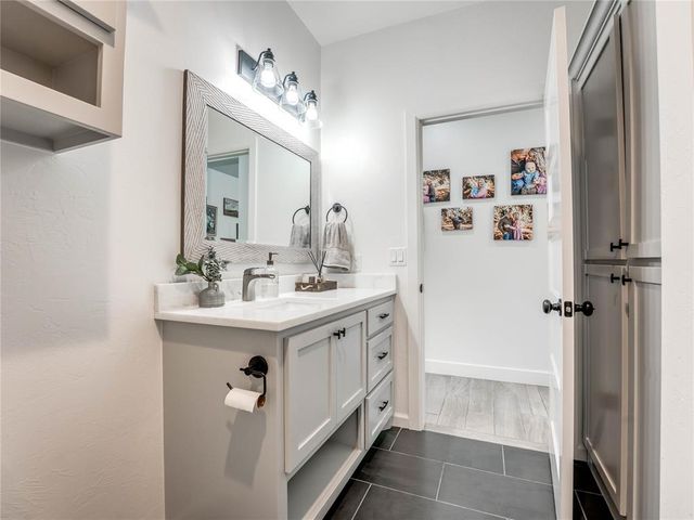 12573 Sweet Point, Guthrie, OK 73044