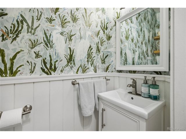 117 Willowleaf Dr, Littleton, CO 80127