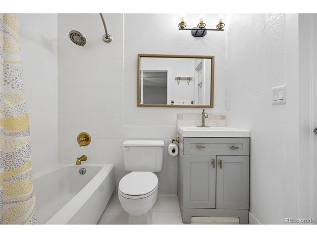 117 Willowleaf Dr, Littleton, CO 80127