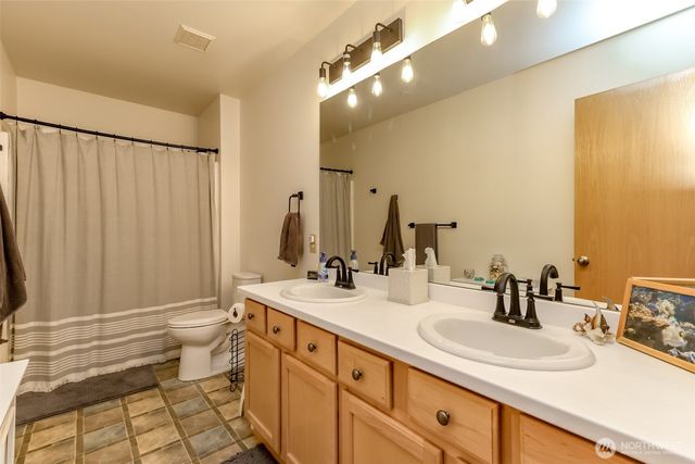 1502 Jensen Avenue, Dupont, WA 98327