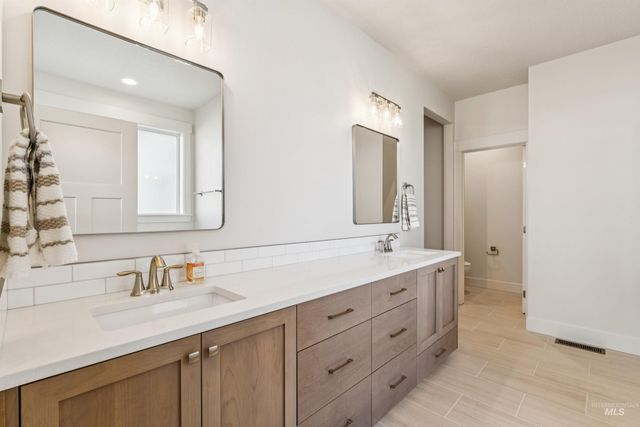 7522 E Newcastle Dr, Nampa, ID 83687