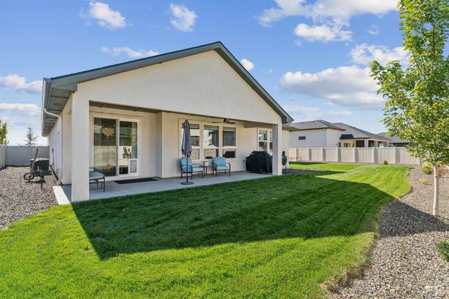 7522 E Newcastle Dr, Nampa, ID 83687
