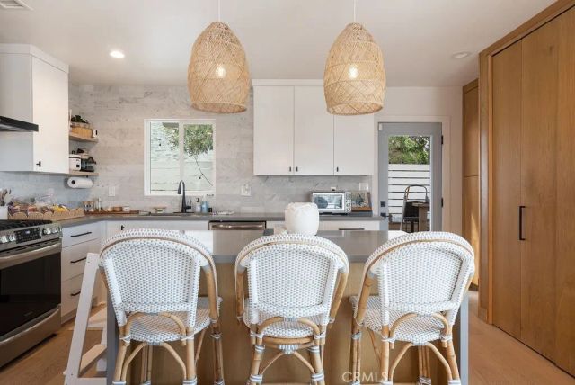 4028 Don Diablo, Los Angeles, CA 90008