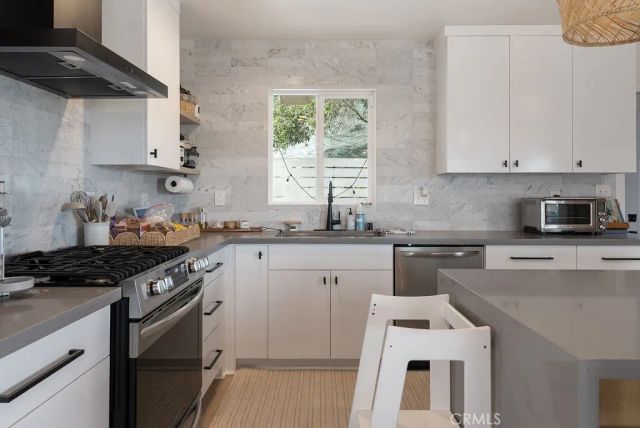 4028 Don Diablo, Los Angeles, CA 90008