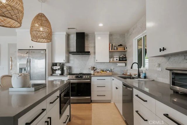 4028 Don Diablo, Los Angeles, CA 90008