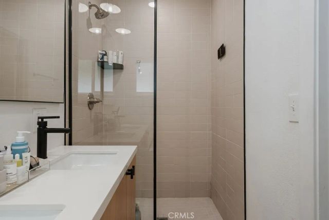 4028 Don Diablo, Los Angeles, CA 90008