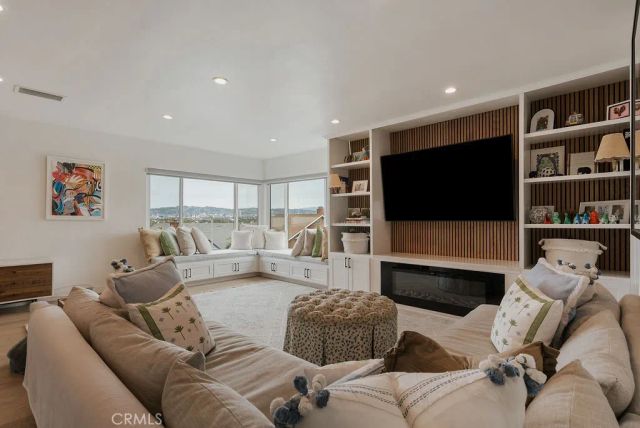 4028 Don Diablo, Los Angeles, CA 90008