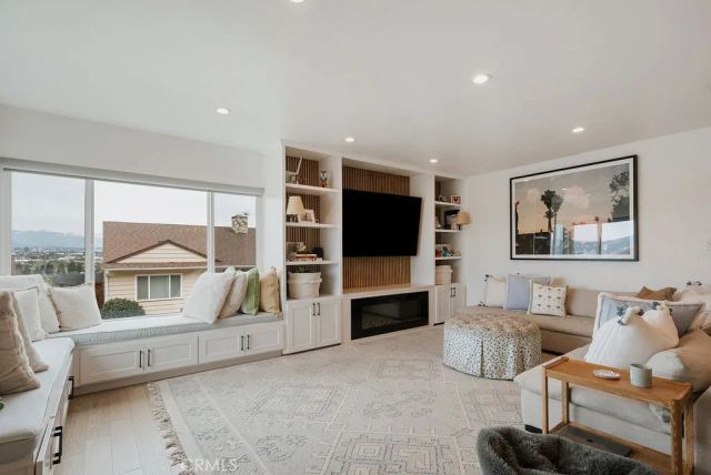 4028 Don Diablo, Los Angeles, CA 90008