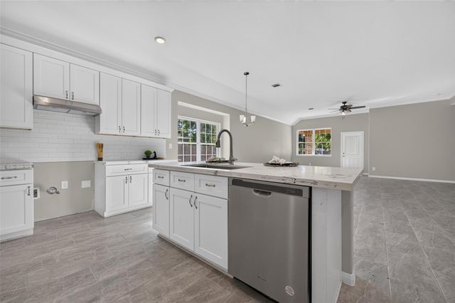 710 Hackberry Street, La Marque, TX 77568