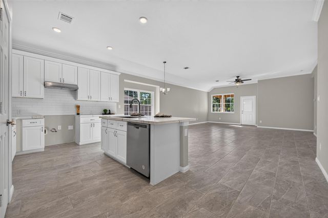 710 Hackberry Street, La Marque, TX 77568