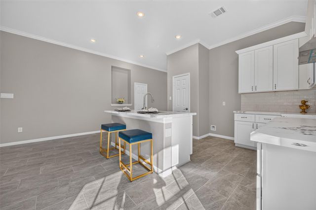 710 Hackberry Street, La Marque, TX 77568