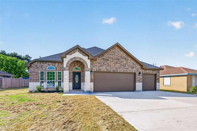 710 Hackberry Street, La Marque, TX 77568