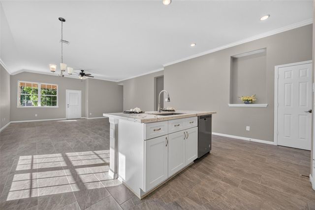 710 Hackberry Street, La Marque, TX 77568