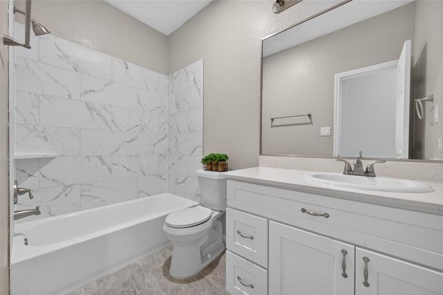 710 Hackberry Street, La Marque, TX 77568