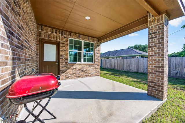 710 Hackberry Street, La Marque, TX 77568