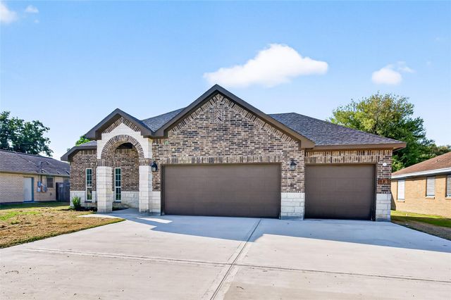 710 Hackberry Street, La Marque, TX 77568