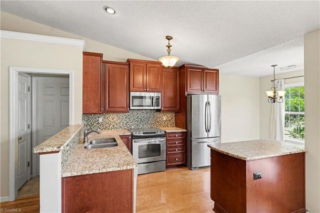 19 Mansfield Circle, Greensboro, NC 27455